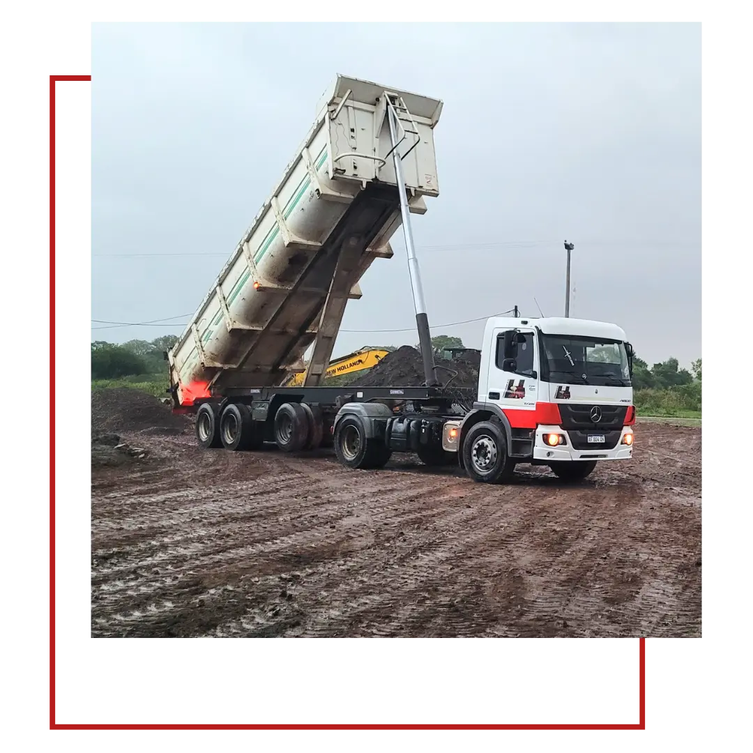 sobre nosotros, camion descargando piedras, hormigon elaborado en Corrientes, Hormicor